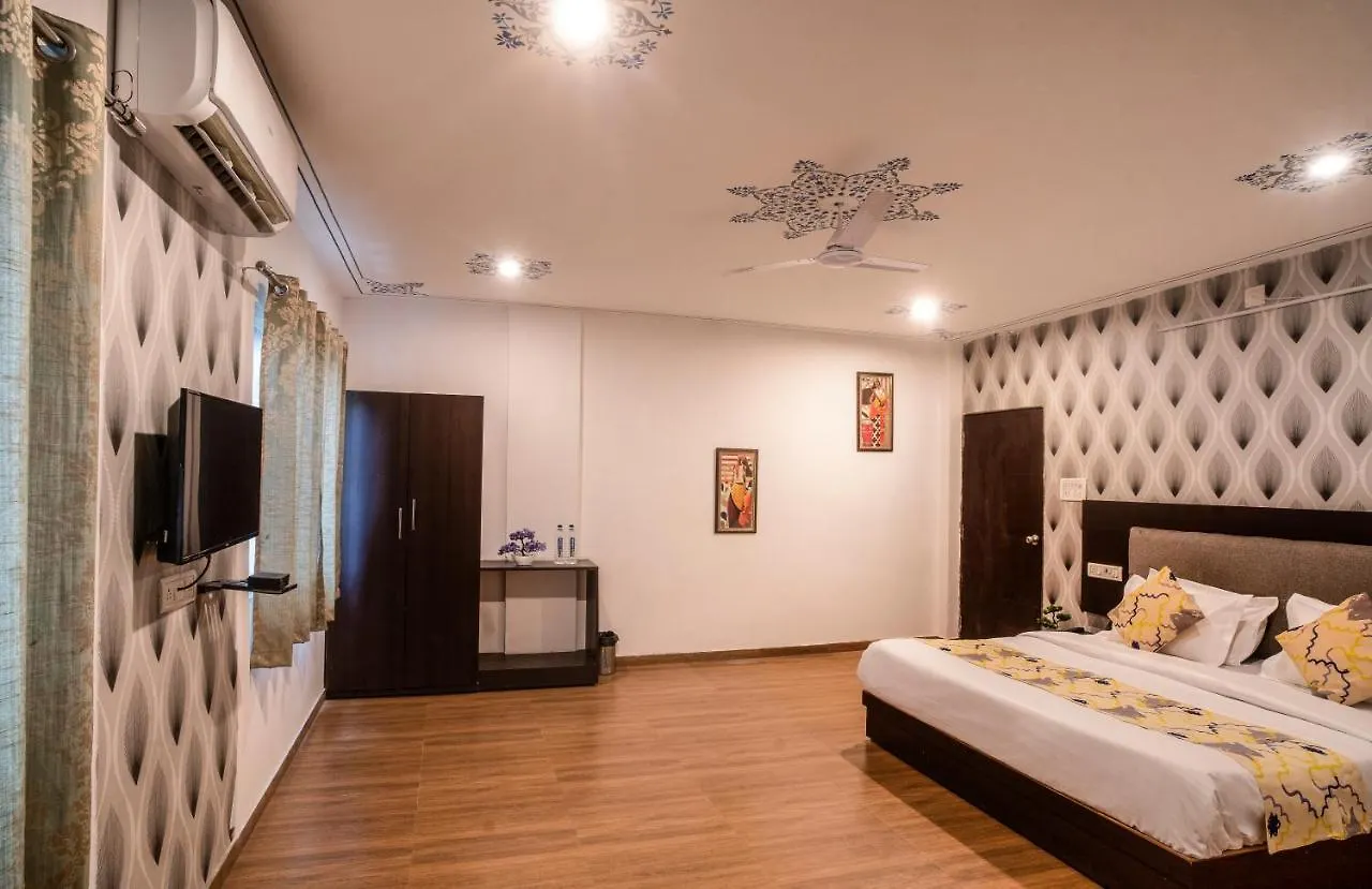 Tripli Hotels Arunoday Palace أُودايبور 3*,