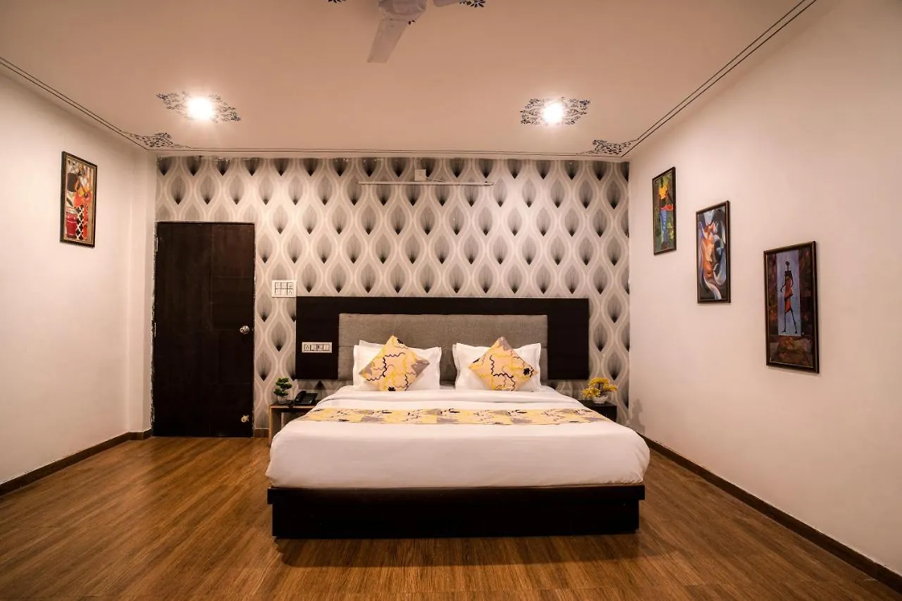 Tripli Hotels Arunoday Palace أُودايبور