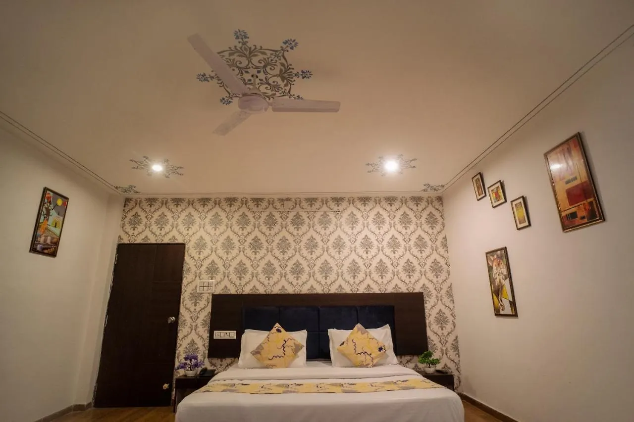 Tripli Hotels Arunoday Palace أُودايبور