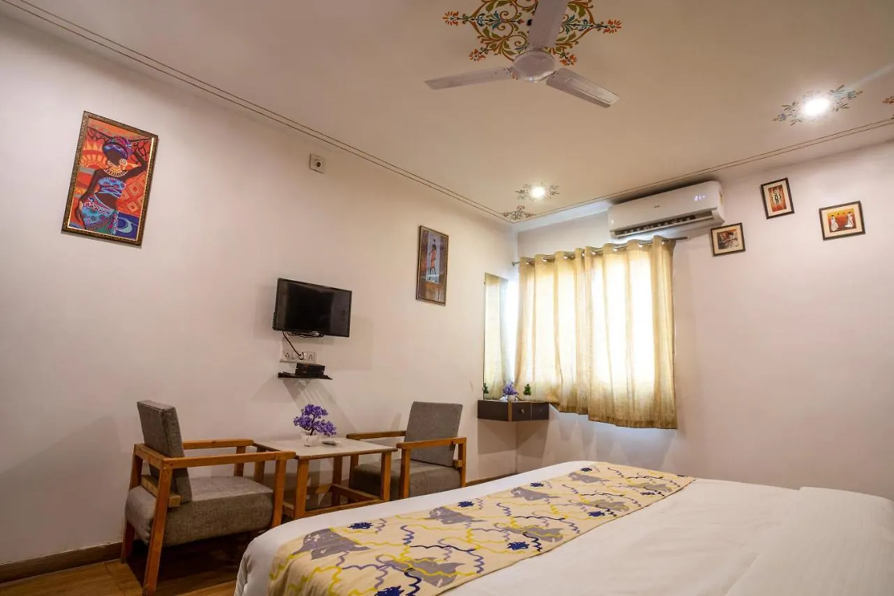 Tripli Hotels Arunoday Palace Udaipur 3*,