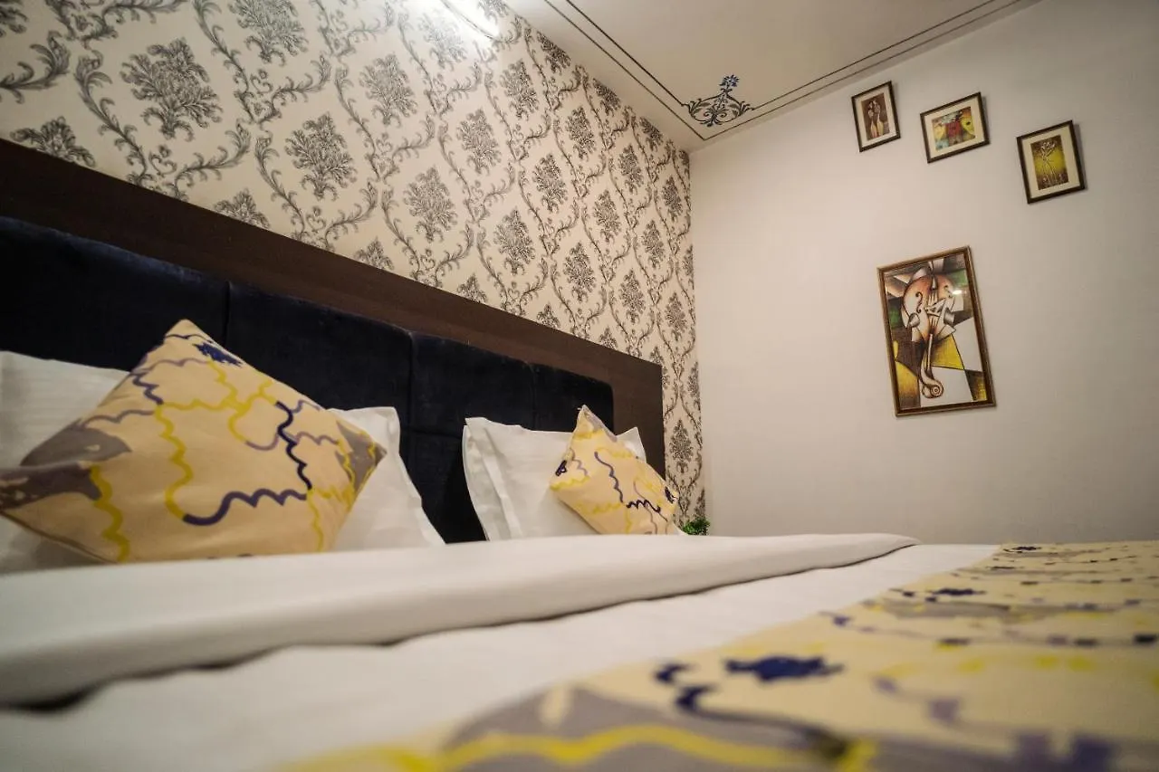 Tripli Hotels Arunoday Palace Udaipur 3*,